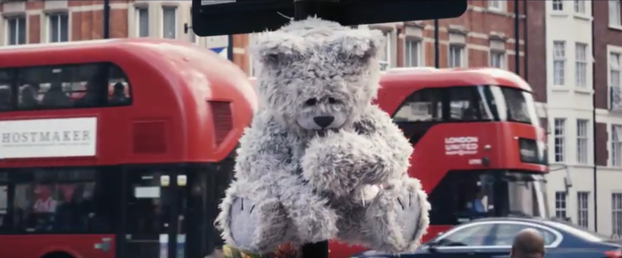 ロンドンに現れた、大気汚染で咳をするテディーベア「Toxic Toby